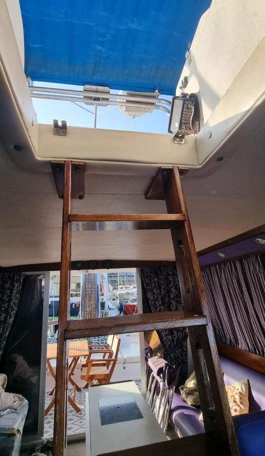 Beautiful And Comfy Boat In Barcelona With Boat Tour Option Hotel Exterior photo