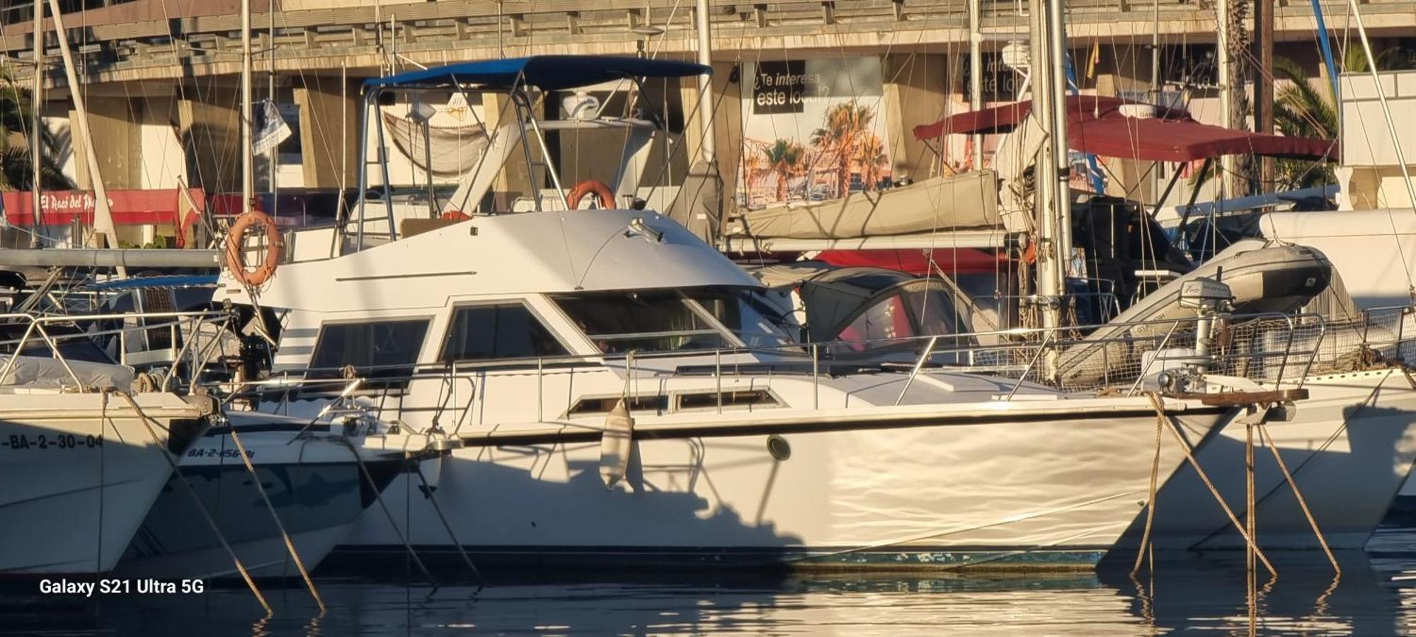 Beautiful And Comfy Boat In Barcelona With Boat Tour Option Hotel Exterior photo