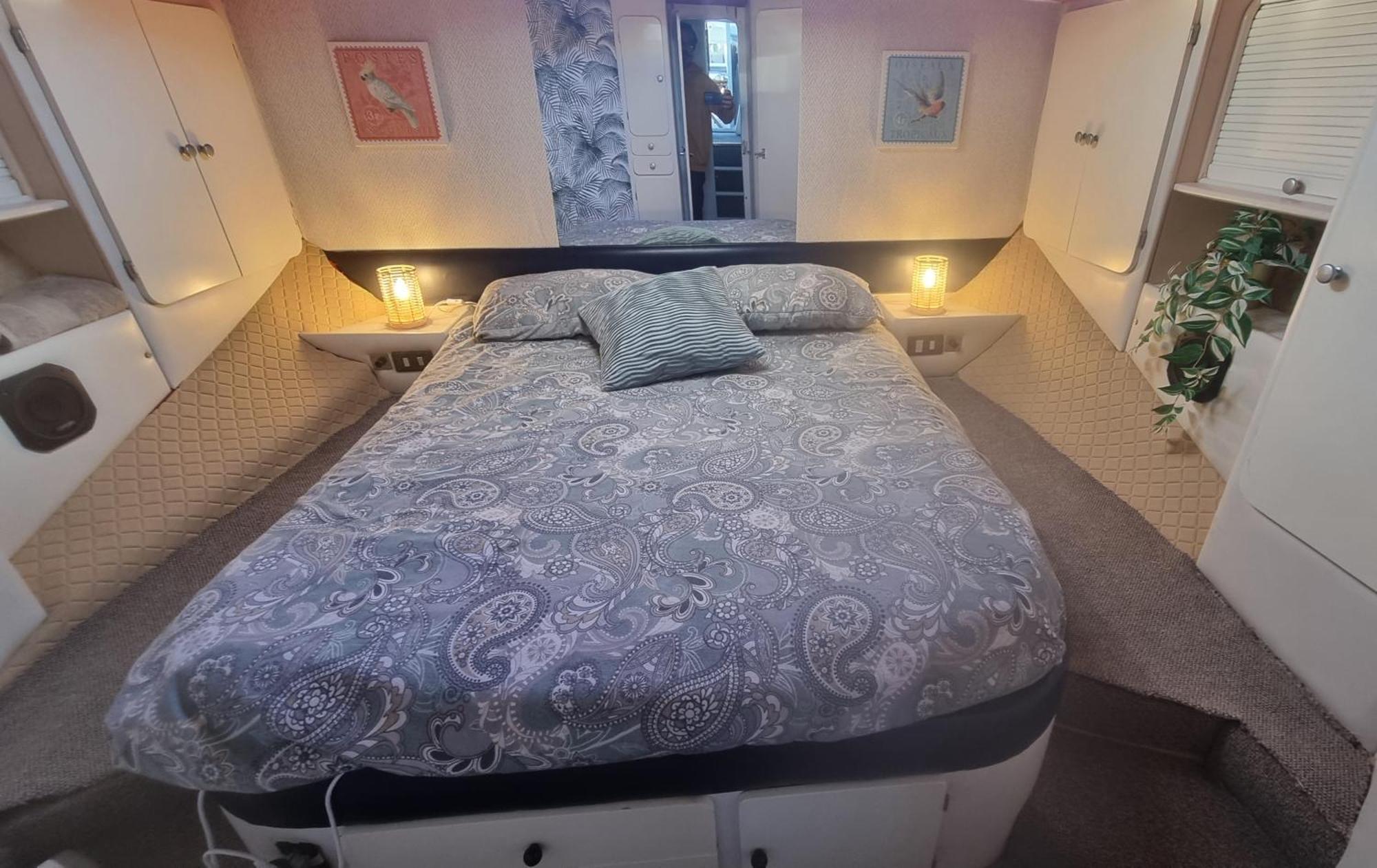 Beautiful And Comfy Boat In Barcelona With Boat Tour Option Hotel Exterior photo